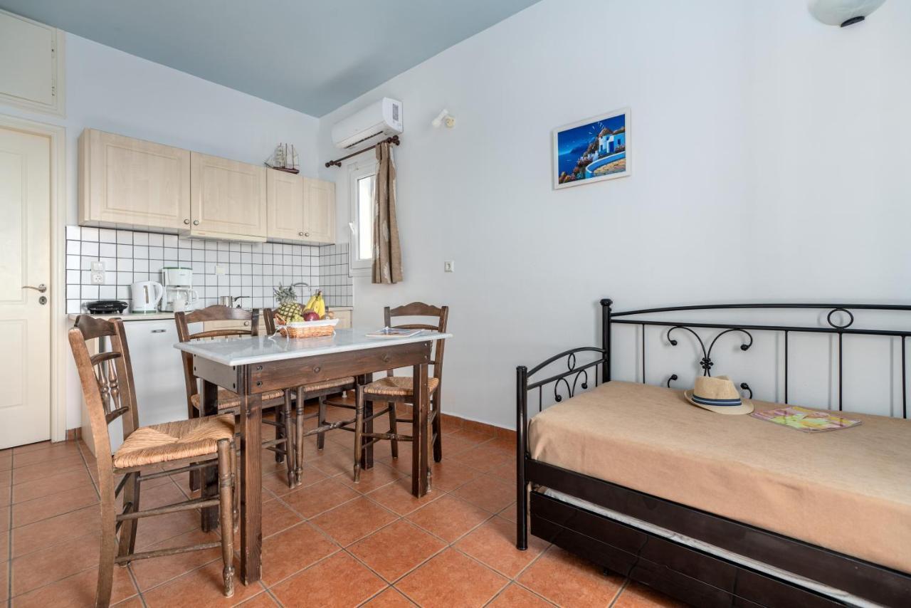 פיניקאס Reggina'S Apartments מראה חיצוני תמונה