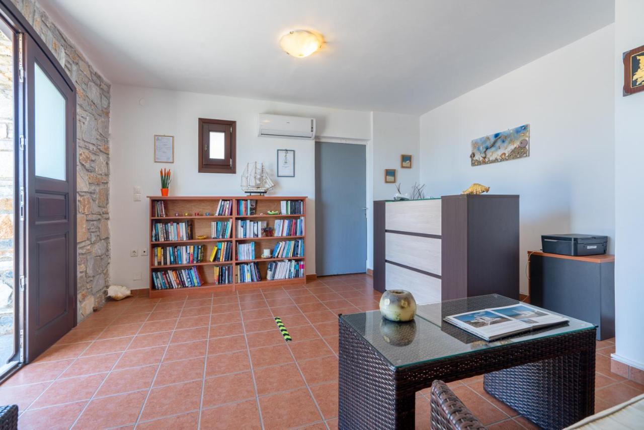 פיניקאס Reggina'S Apartments מראה חיצוני תמונה